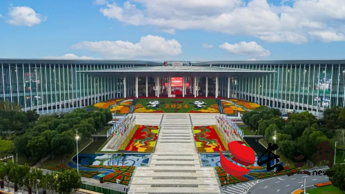 媒体管家： 零碳进博 绿色展览 中励展览助力进博会搭建可持续发展战略(图1)