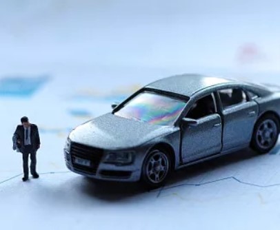 媒体管家： 传统豪华品牌遭遇寒冬？奥迪经销商转投华为问界引热议(图1)