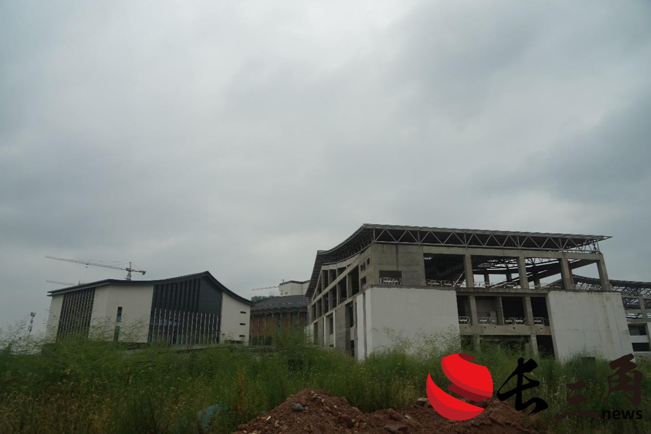 媒体管家: 已耗资6亿元 赣南最大在建文体民生项目停工十个月(图5) 媒体管家: 已耗资6亿元 赣南最大在建文体民生项目停工十个月(图5)