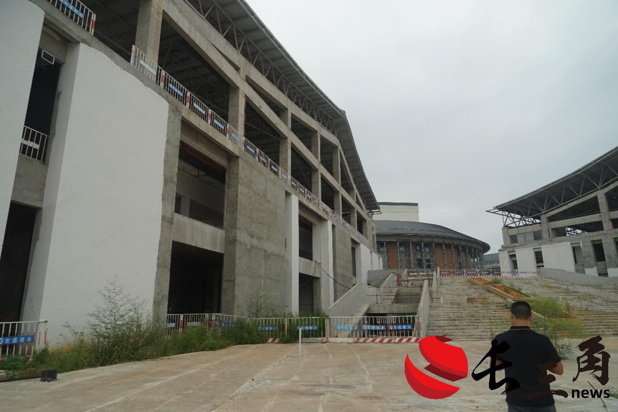媒体管家: 已耗资6亿元 赣南最大在建文体民生项目停工十个月(图3) 媒体管家: 已耗资6亿元 赣南最大在建文体民生项目停工十个月(图3)
