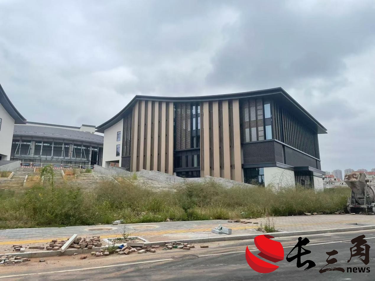 媒体管家: 已耗资6亿元 赣南最大在建文体民生项目停工十个月(图4) 媒体管家: 已耗资6亿元 赣南最大在建文体民生项目停工十个月(图4)