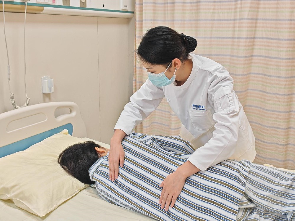 媒体管家： 泰心康护：探索免陪照护之路 推动前沿科技服务应用落地(图1)