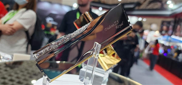 芝奇把内存做出了皇家的感觉！无比耀眼的土豪金(图4)