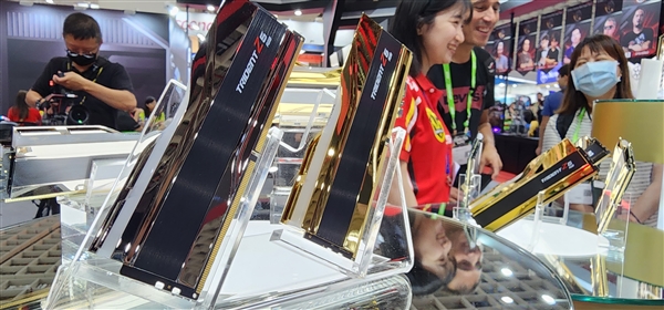 芝奇把内存做出了皇家的感觉！无比耀眼的土豪金(图10)